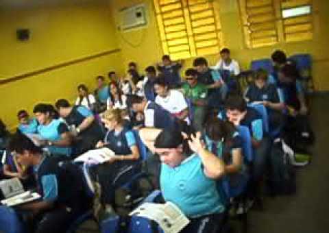 Harlem Shake é gravado dentro de escola estadual